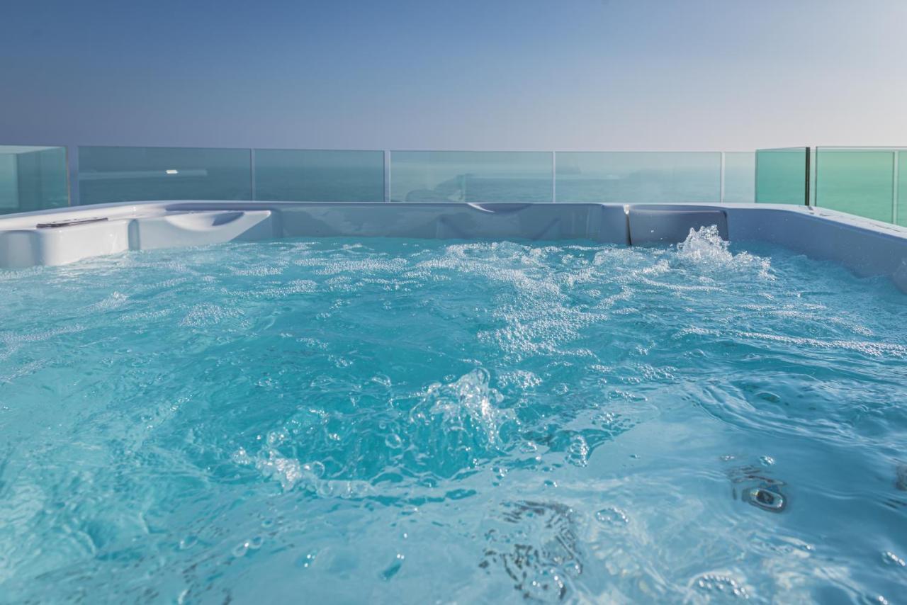 Modern Sea Front Jacuzzi Blue Sky Lägenhet Alicante Exteriör bild