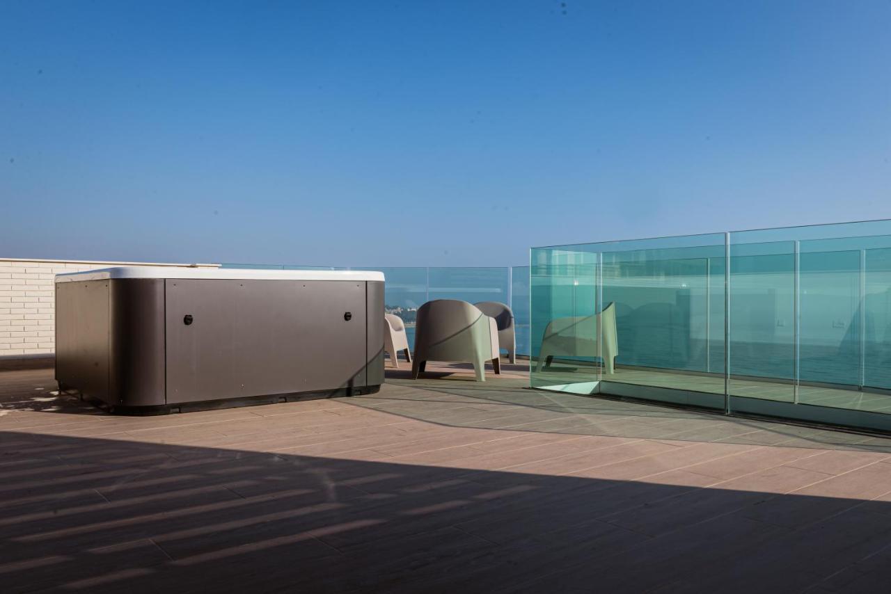 Modern Sea Front Jacuzzi Blue Sky Lägenhet Alicante Exteriör bild